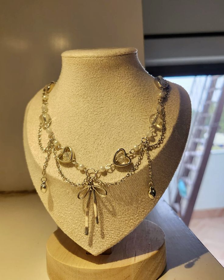 Crystal bow neckalce